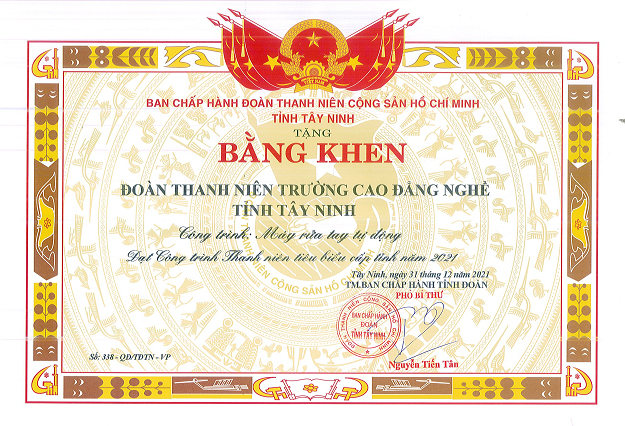 Đoàn Thanh niên trường Cao đẳng nghề Tây Ninh nhận Bằng khen BCH ĐTNCSHCM công trình Máy rửa tay tự động đạt Công trình Thanh niên tiêu biểu cấp tỉnh năm 2021
