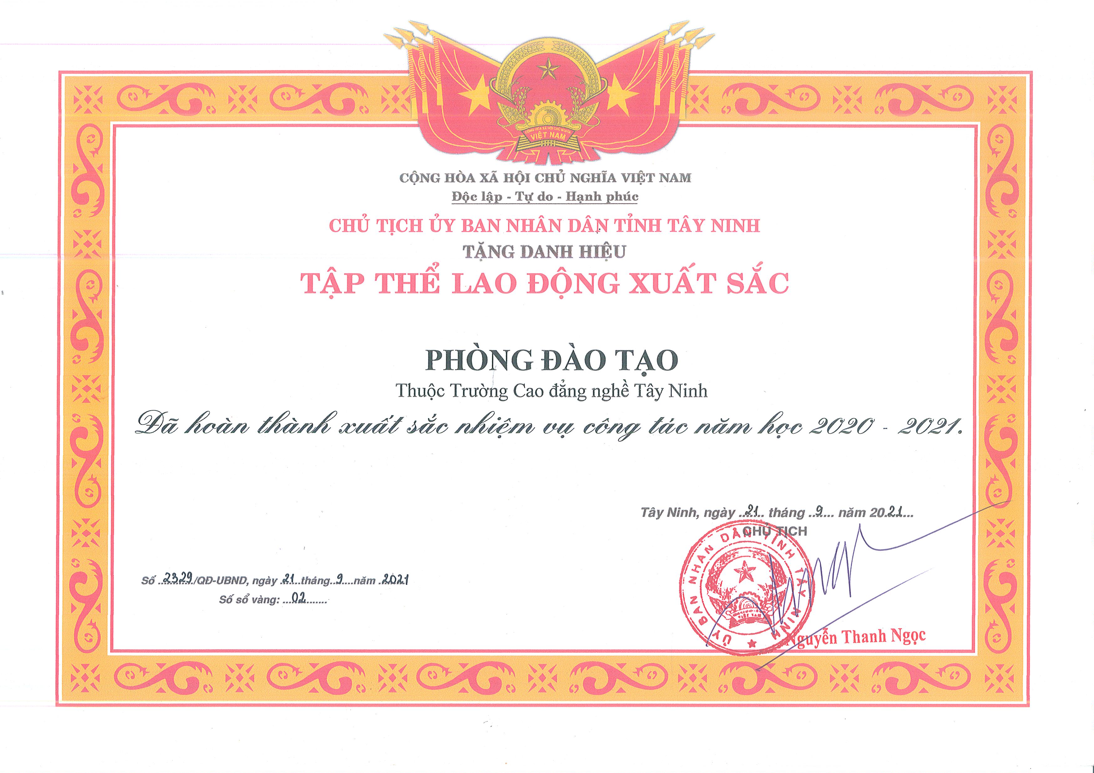 Phòng Đào tạo trường Cao đẳng nghề Tây Ninh nhận Danh hiệu tập thể lao động xuất sắc của Chủ tịch UBND tỉnh Tây Ninh năm học 2020-2021