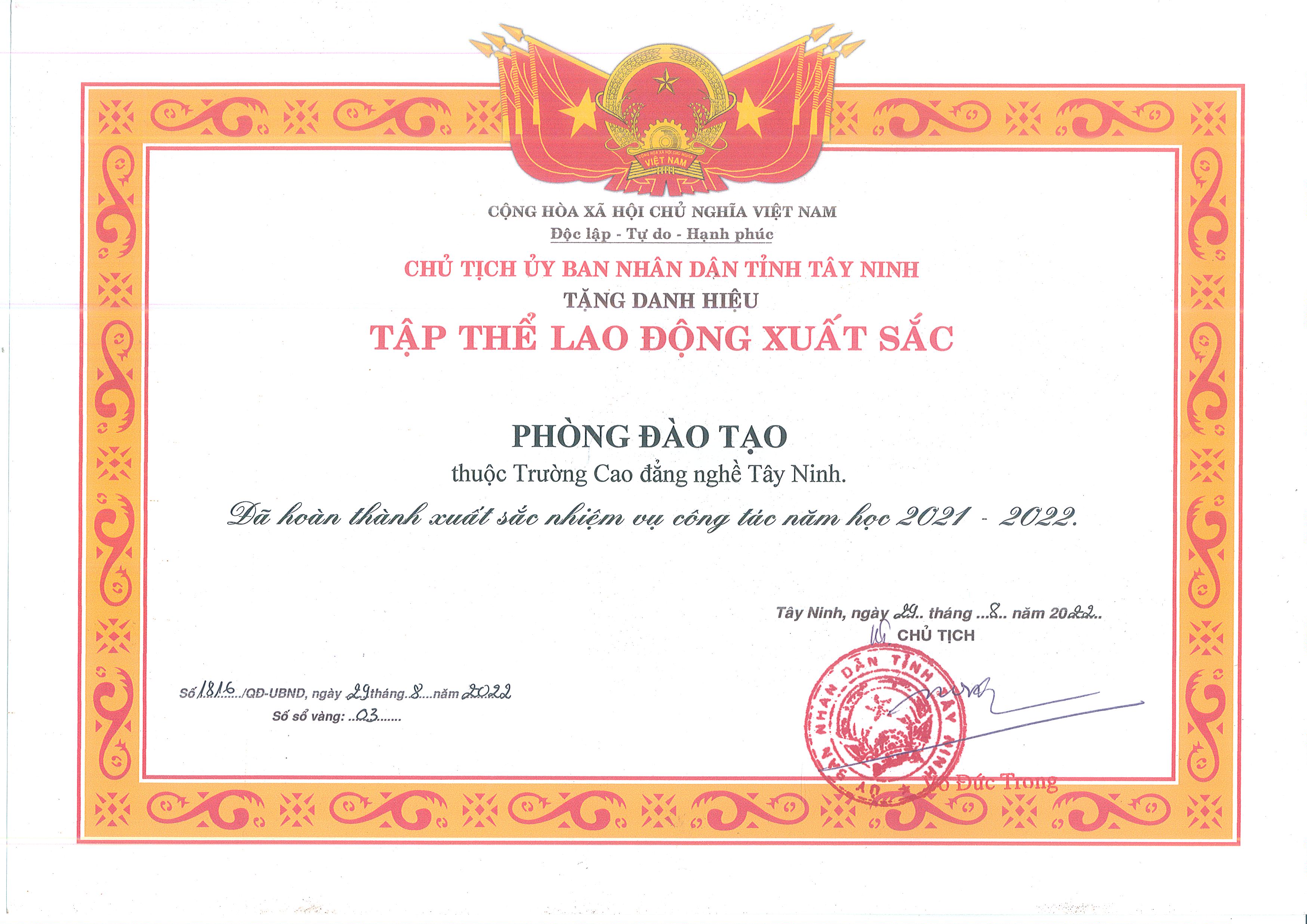 Phòng Đào tạo trường Cao đẳng nghề Tây Ninh nhận Danh hiệu tập thể lao động xuất sắc của Chủ tịch UBND tỉnh Tây Ninh năm học 2021-2022