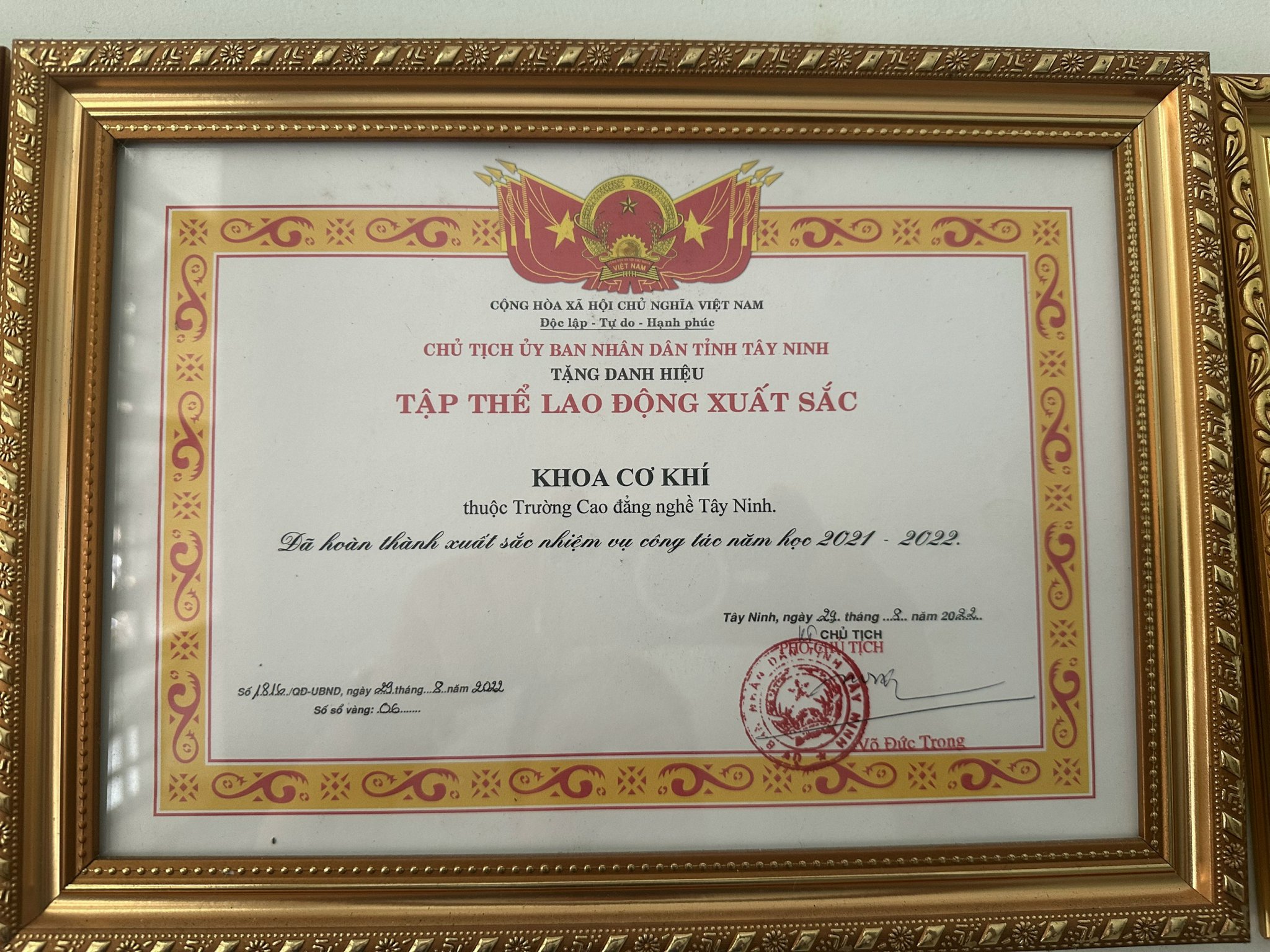 Khoa Cơ khí Trường Cao đẳng nghề Tây Ninh nhận Danh hiệu Tập thể lao động xuất sắc năm học 2021-2022 của Chủ tịch UBND tỉnh Tây Ninh