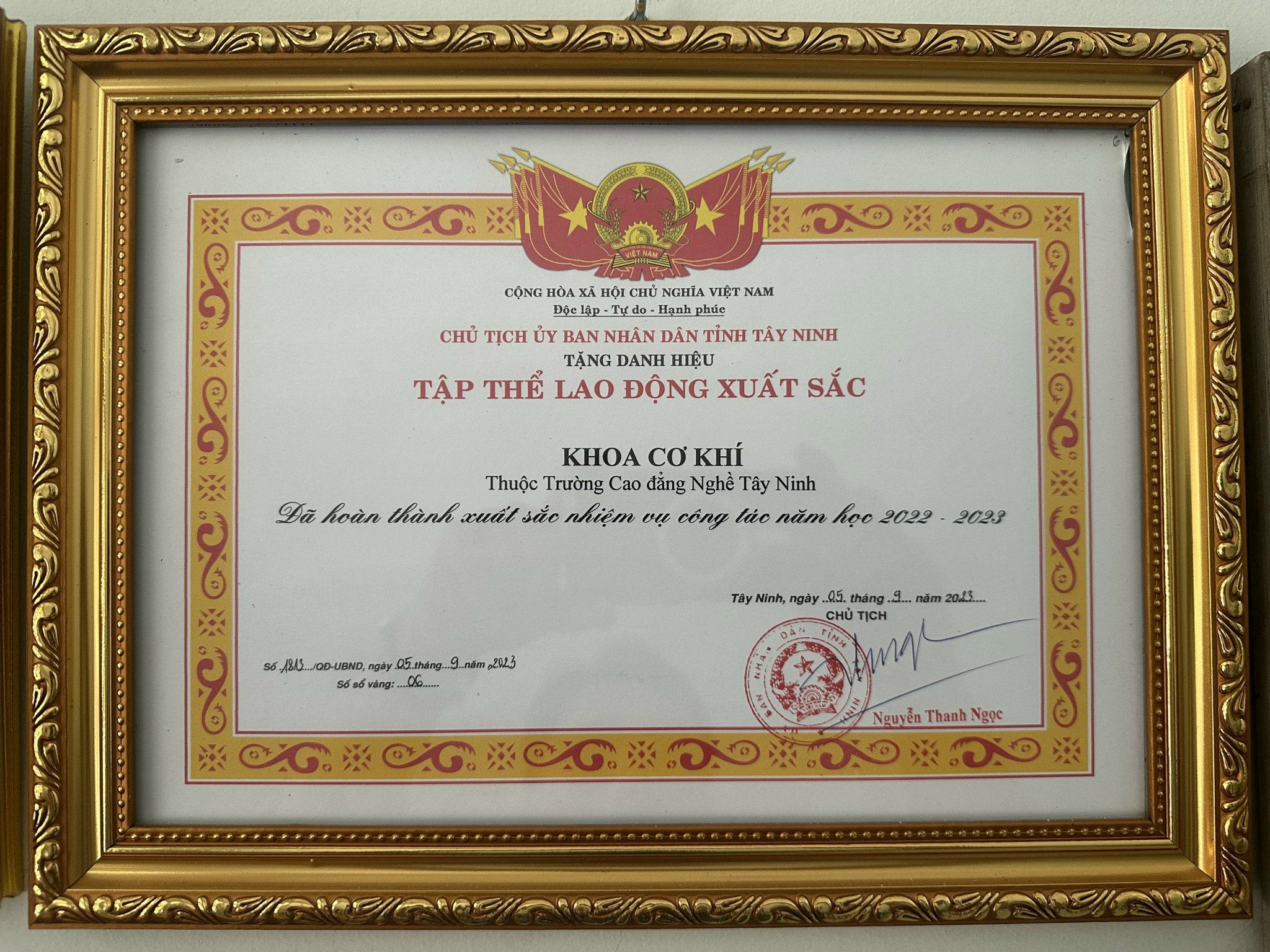 Khoa Cơ khí Trường Cao đẳng nghề Tây Ninh nhận Danh hiệu Tập thể lao động xuất sắc năm học 2022-2023 của Chủ tịch UBND tỉnh Tây Ninh