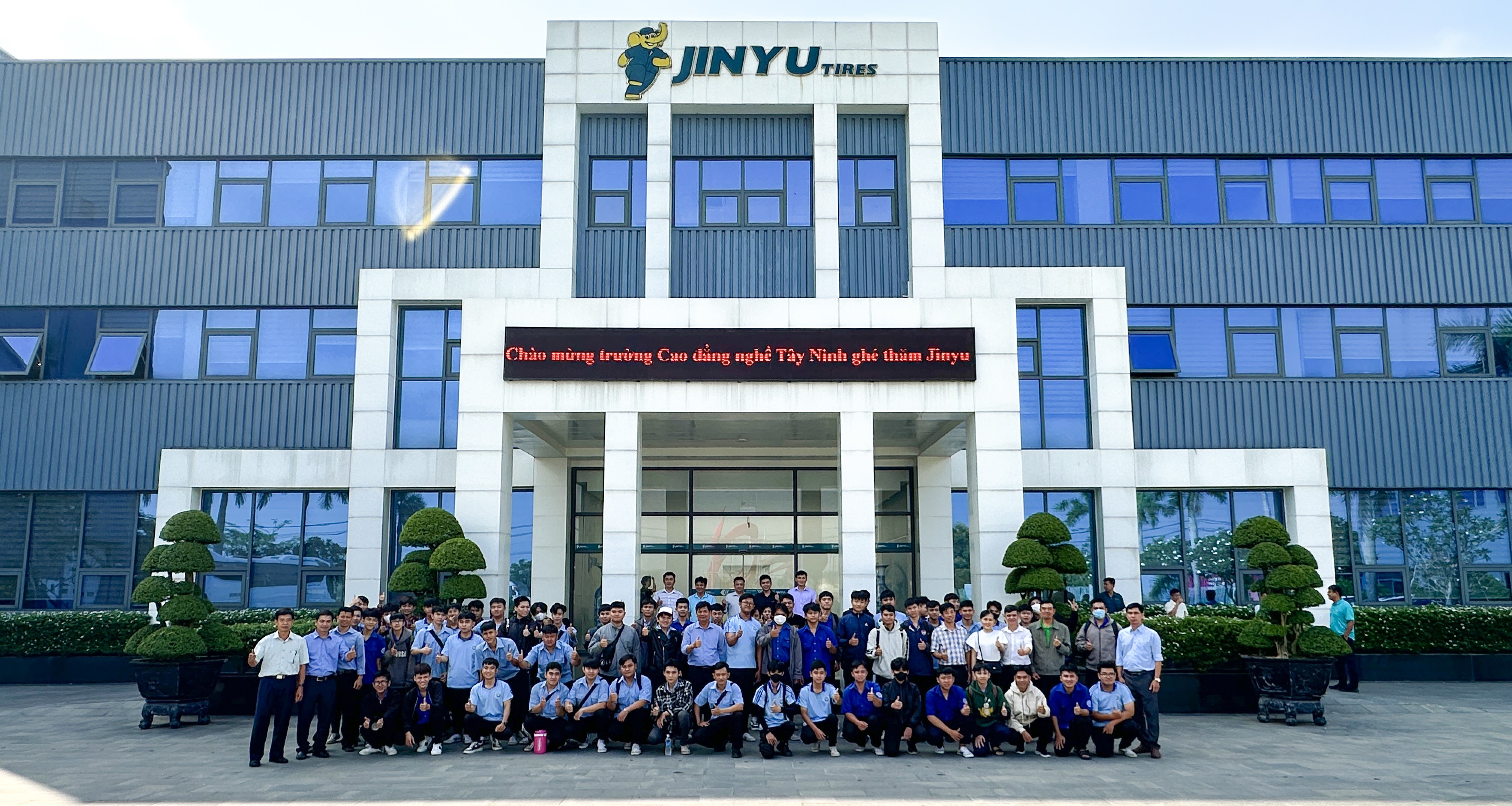 HÀNH TRÌNH TRẢI NGHIỆM THỰC TẾ CỦA SINH VIÊN VÀ NHÀ GIÁO TẠI DOANH NGHIỆP HIỆN ĐẠI